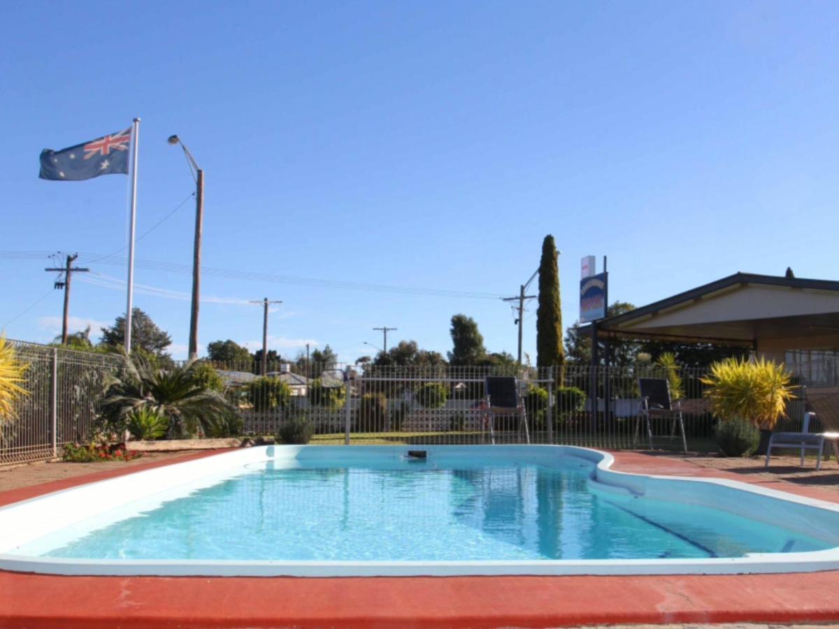 Cross Roads Motel Cobar Ngoại thất bức ảnh